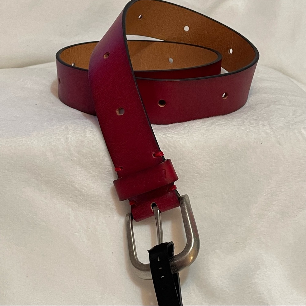 Carhartt Sz Small Burgundy Genuine Leather Belt with Silver Buckle. No tag